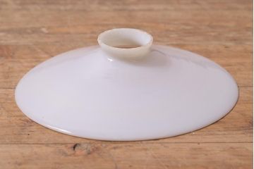 アンティーク照明　戦前　昔懐かしい白い平笠シェードの吊り下げ照明(天井照明、電笠、ペンダントライト)(R-042731)