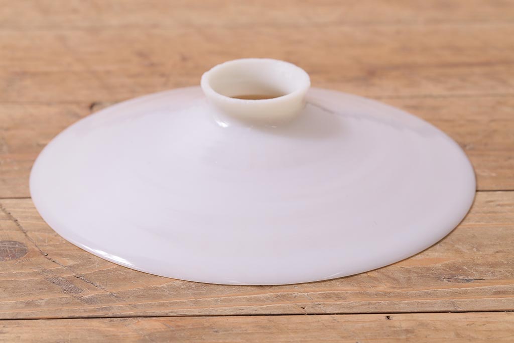 アンティーク照明　戦前　昔懐かしい白い平笠シェードの吊り下げ照明(天井照明、電笠、ペンダントライト)(R-042732)