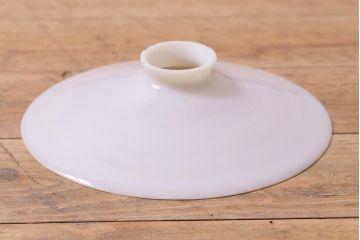 アンティーク照明　戦前　昔懐かしい白い平笠シェードの吊り下げ照明(天井照明、電笠、ペンダントライト)(R-042732)