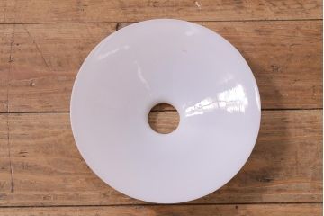 アンティーク照明　戦前　昔懐かしい白い平笠シェードの吊り下げ照明(天井照明、電笠、ペンダントライト)(R-042732)