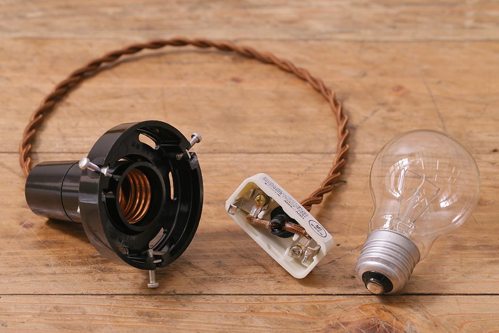 アンティーク照明　戦前　昔懐かしい白い平笠シェードの吊り下げ照明(天井照明、電笠、ペンダントライト)(R-042732)