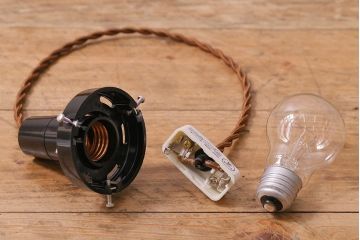 アンティーク照明　戦前　昔懐かしい白い平笠シェードの吊り下げ照明(天井照明、電笠、ペンダントライト)(R-042732)