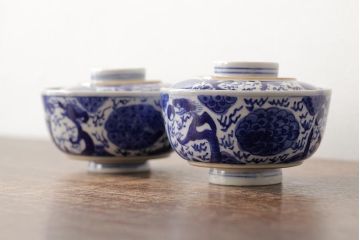 古民具・骨董　明治期　伊万里焼　染付蓋茶碗2客セット(和食器)(R-042741)