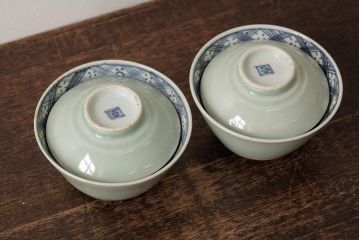 古民具・骨董　江戸期　古伊万里　青磁染付蓋茶碗2客セット(和食器)(R-042742)