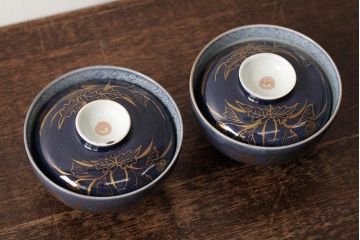 江戸期　古伊万里　瑠璃金彩花文蓋茶碗2客セット(和食器)(R-042744)