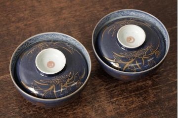 江戸期　古伊万里　瑠璃金彩花文蓋茶碗2客セット(和食器)(R-042746)