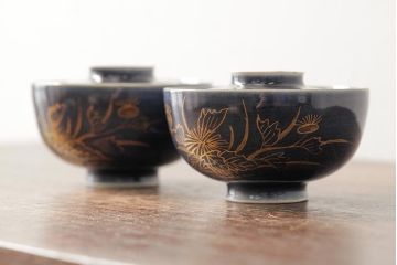 江戸期　古伊万里　瑠璃金彩花文蓋茶碗2客セット(和食器)(R-042746)