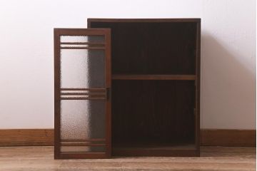 アンティーク家具　木製　ダイヤガラス入り　レトロスタイルにおすすめな小振りの戸棚(収納棚、キャビネット)(R-042753)