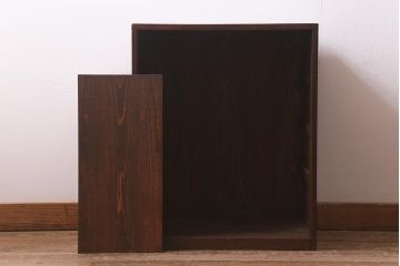 アンティーク家具　木製　ダイヤガラス入り　レトロスタイルにおすすめな小振りの戸棚(収納棚、キャビネット)(R-042753)