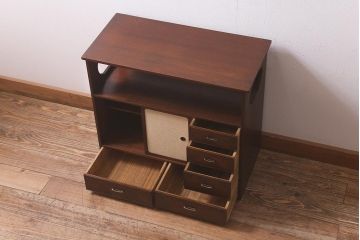 アンティーク家具　指物家具　桑・タモ・桐材　品の良い作りが魅力的な上手物の飾り棚(戸棚、収納棚)(R-042754)