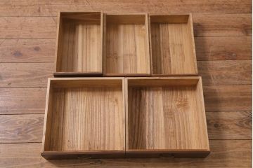 アンティーク家具　指物家具　桑・タモ・桐材　品の良い作りが魅力的な上手物の飾り棚(戸棚、収納棚)(R-042754)