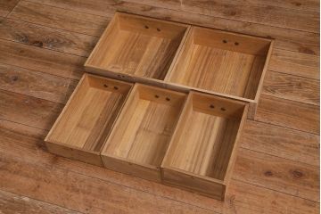 アンティーク家具　指物家具　桑・タモ・桐材　品の良い作りが魅力的な上手物の飾り棚(戸棚、収納棚)(R-042754)