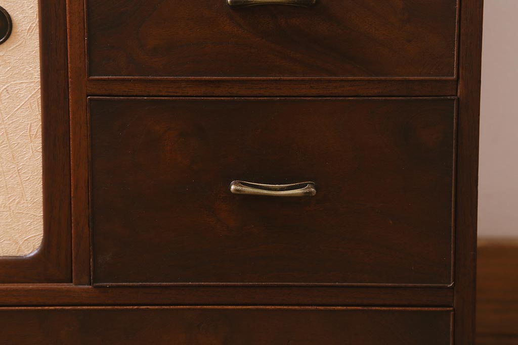 アンティーク家具　指物家具　桑・タモ・桐材　品の良い作りが魅力的な上手物の飾り棚(戸棚、収納棚)(R-042754)