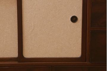 アンティーク家具　指物家具　桑・タモ・桐材　品の良い作りが魅力的な上手物の飾り棚(戸棚、収納棚)(R-042754)