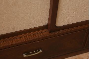 アンティーク家具　指物家具　桑・タモ・桐材　品の良い作りが魅力的な上手物の飾り棚(戸棚、収納棚)(R-042754)