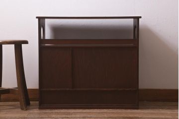 アンティーク家具　指物家具　桑・タモ・桐材　品の良い作りが魅力的な上手物の飾り棚(戸棚、収納棚)(R-042754)