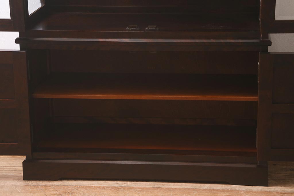 中古　希少な廃盤品!!　北海道民芸家具　OM158　品のある空間づくりにおすすめな飾り棚(収納棚、キャビネット)(定価約めな飾り棚(収納棚、キャビネット)(R-042756)