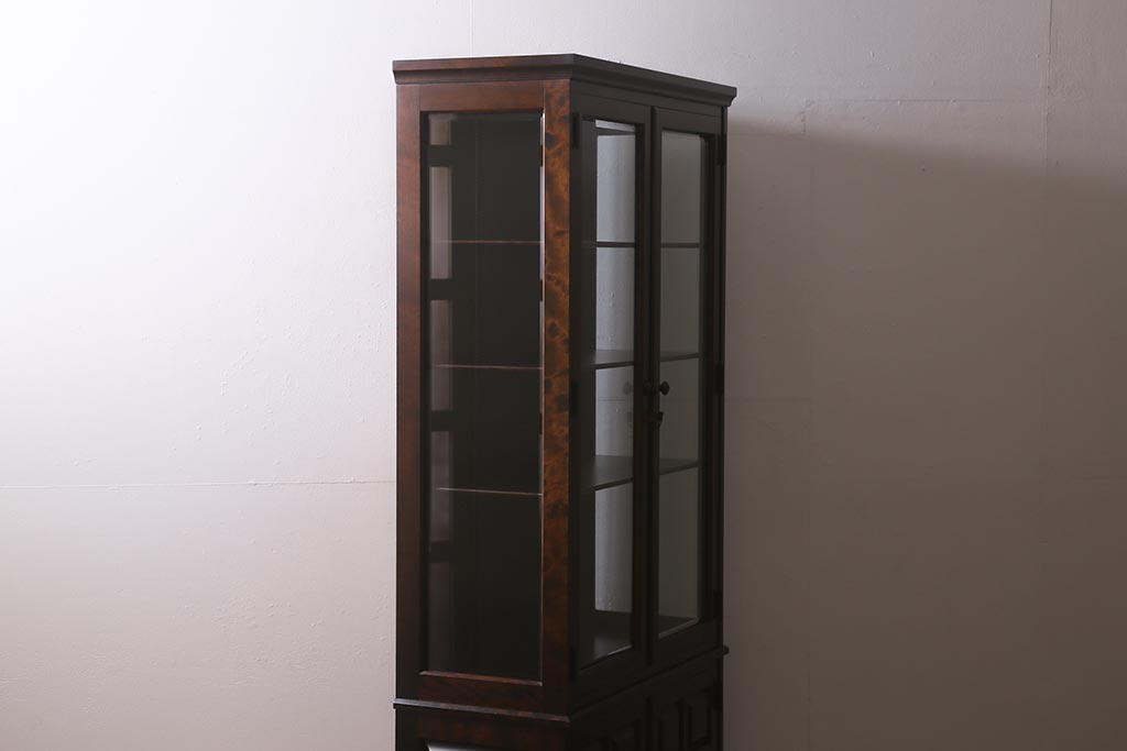 中古　希少な廃盤品!!　北海道民芸家具　OM158　品のある空間づくりにおすすめな飾り棚(収納棚、キャビネット)(定価約めな飾り棚(収納棚、キャビネット)(R-042756)