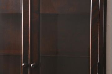 中古　希少な廃盤品!!　北海道民芸家具　OM158　品のある空間づくりにおすすめな飾り棚(収納棚、キャビネット)(定価約めな飾り棚(収納棚、キャビネット)(R-042756)