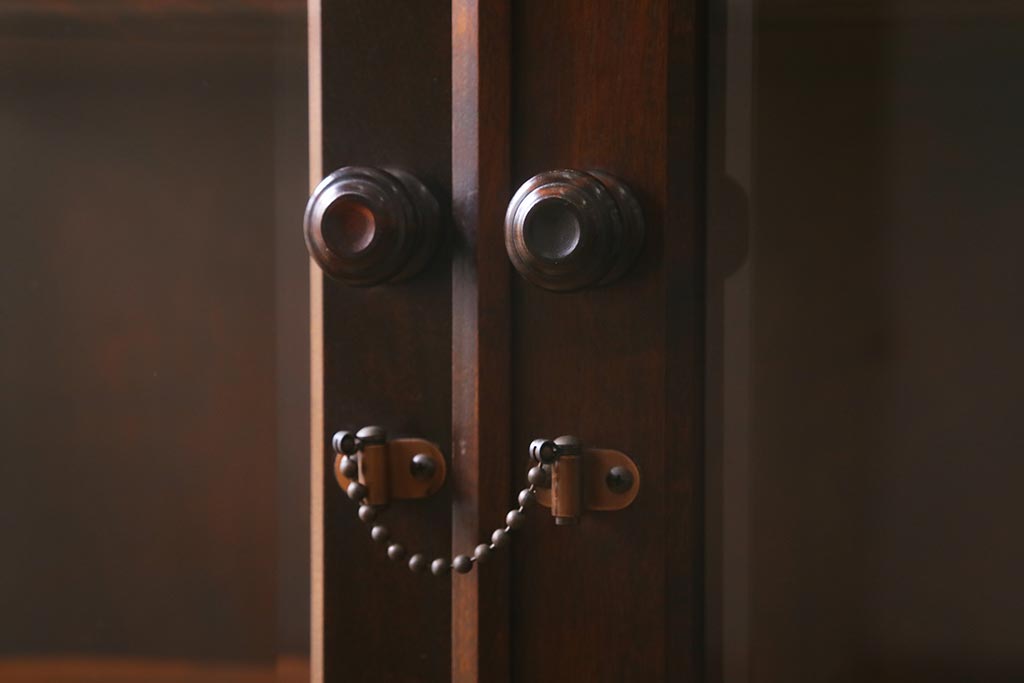 中古　希少な廃盤品!!　北海道民芸家具　OM158　品のある空間づくりにおすすめな飾り棚(収納棚、キャビネット)(定価約めな飾り棚(収納棚、キャビネット)(R-042756)