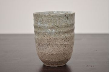 アンティーク雑貨　1968年　加守田章二作　灰釉湯呑　二客(共箱)(R-042758)