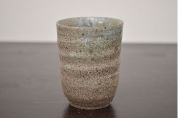 アンティーク雑貨　1968年　加守田章二作　灰釉湯呑　二客(共箱)(R-042758)