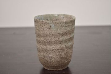 アンティーク雑貨　1968年　加守田章二作　灰釉湯呑　二客(共箱)(R-042758)