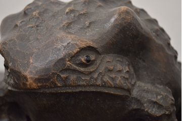 アンティーク雑貨　古い木彫りの蛙　置物　竹根　彫刻　民芸品　中国唐物?(R-042801)