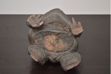 アンティーク雑貨　古い木彫りの蛙　置物　竹根　彫刻　民芸品　中国唐物?(R-042801)