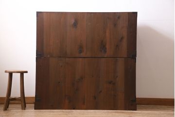 アンティーク家具　極上美品　前面栗材　漆塗り　桜の丸金具が魅力的な米沢箪笥(衣装箪笥、古箪笥)(R-042808)