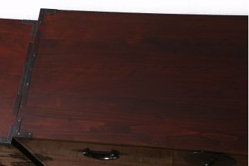 アンティーク家具　極上美品　前面栗材　漆塗り　桜の丸金具が魅力的な米沢箪笥(衣装箪笥、古箪笥)(R-042808)