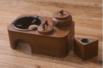 アンティーク家具　銅壺付き　ケヤキ材　美しい杢目が魅力の長火鉢(木製火鉢)(R-042812)