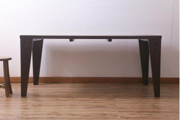 ビンテージ家具　北海道民芸家具　モダンなデザインの4人掛けダイニングテーブル(机)(R-042815)