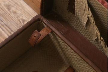 アンティーク雑貨　レトロな魅力が漂うトランク(鞄、カバン、収納、ディスプレイ)(R-042819)