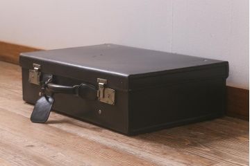 アンティーク　本革　黒いレザーが格好いいトランク(鞄、カバン、収納、ディスプレイ)(R-042821)