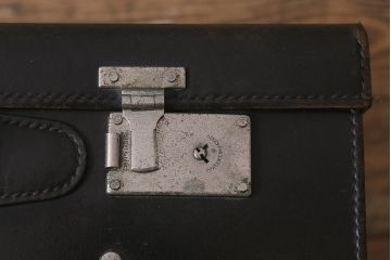 アンティーク　本革　黒いレザーが格好いいトランク(鞄、カバン、収納、ディスプレイ)(R-042821)