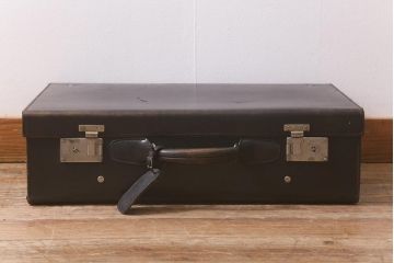 アンティーク雑貨　本革　黒いレザーが格好いいトランク(鞄、カバン、収納、ディスプレイ)(R-042821)