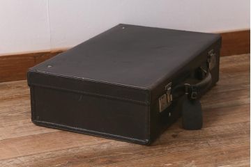 アンティーク雑貨　本革　黒いレザーが格好いいトランク(鞄、カバン、収納、ディスプレイ)(R-042821)