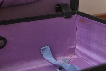 アンティーク雑貨　本革　黒いレザーが格好いいトランク(鞄、カバン、収納、ディスプレイ)(R-042821)