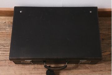 アンティーク雑貨　本革　黒いレザーが格好いいトランク(鞄、カバン、収納、ディスプレイ)(R-042821)