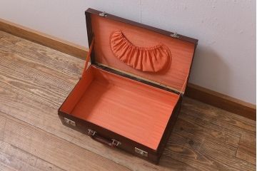 アンティーク雑貨　レトロな魅力が漂うトランク(鞄、カバン、収納、ディスプレイ)(R-042822)