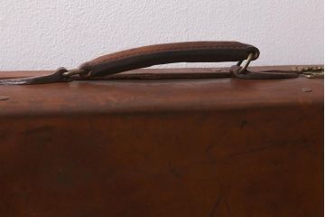 アンティーク雑貨　本革　レトロな魅力が漂うトランク(鞄、カバン、収納、ディスプレイ)(R-042823)