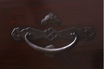 アンティーク家具　前面ケヤキ材　鉄脚リメイク　竹に雀　漆塗りがきれいな二本松箪笥ローボード(リビングボード、テレビボード)(R-042839)
