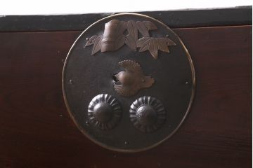 アンティーク家具　前面ケヤキ材　鉄脚リメイク　竹に雀　漆塗りがきれいな二本松箪笥ローボード(リビングボード、テレビボード)(R-042839)