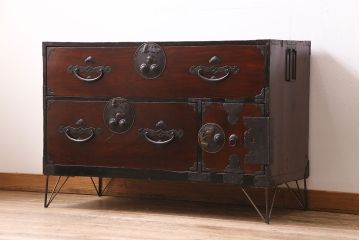 アンティーク家具　前面ケヤキ材　鉄脚リメイク　竹に雀　漆塗りがきれいな二本松箪笥ローボード(リビングボード、テレビボード)(R-042840)