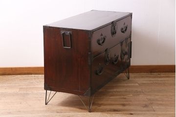 アンティーク家具　前面ケヤキ材　鉄脚リメイク　竹に雀　漆塗りがきれいな二本松箪笥ローボード(リビングボード、テレビボード)(R-042840)