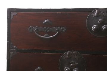 アンティーク家具　前面ケヤキ材　鉄脚リメイク　竹に雀　漆塗りがきれいな二本松箪笥ローボード(リビングボード、テレビボード)(R-042840)
