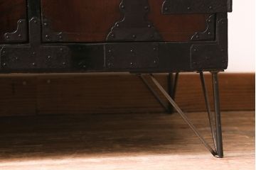 アンティーク家具　前面ケヤキ材　鉄脚リメイク　竹に雀　漆塗りがきれいな二本松箪笥ローボード(リビングボード、テレビボード)(R-042840)