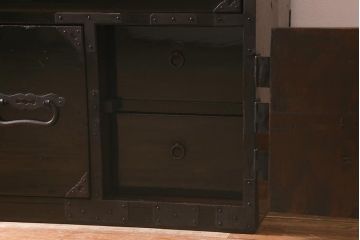 アンティーク家具　大正昭和初期　杉材　和の風格漂う黒漆塗りが魅力の庄内箪笥(時代箪笥、重ね箪笥、引き出し)(R-042845)