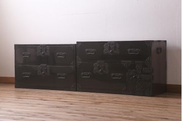 アンティーク家具　大正昭和初期　杉材　和の風格漂う黒漆塗りが魅力の庄内箪笥(時代箪笥、重ね箪笥、引き出し)(R-042845)